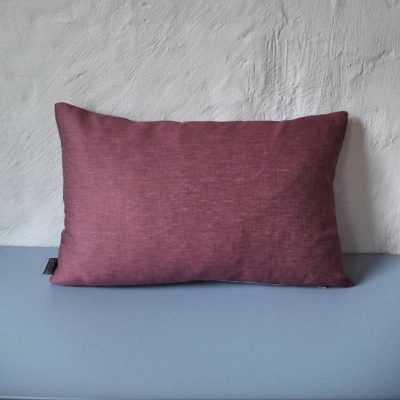 Gråsau FOLDOVER cushion |Vibrant| Fuchsia 001 Sand