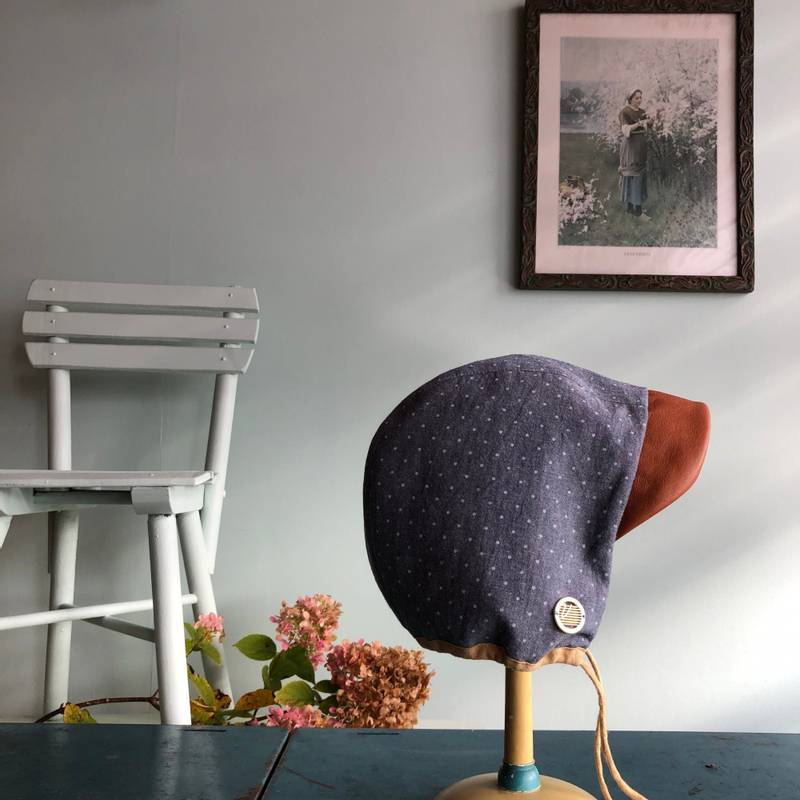 VINDSKYDD Brimmed Bonnet polkadot chambrey (42/46)