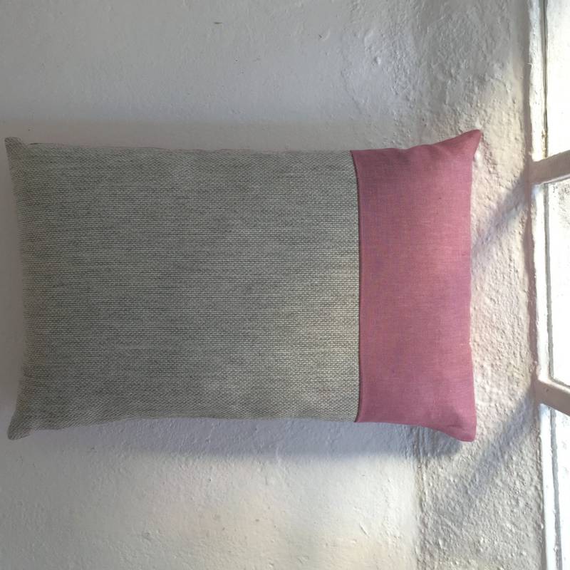 Gråsau FOLDOVER cushion |Vibrant| Fuchsia 001 Sand